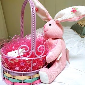 Metal bunny basket
